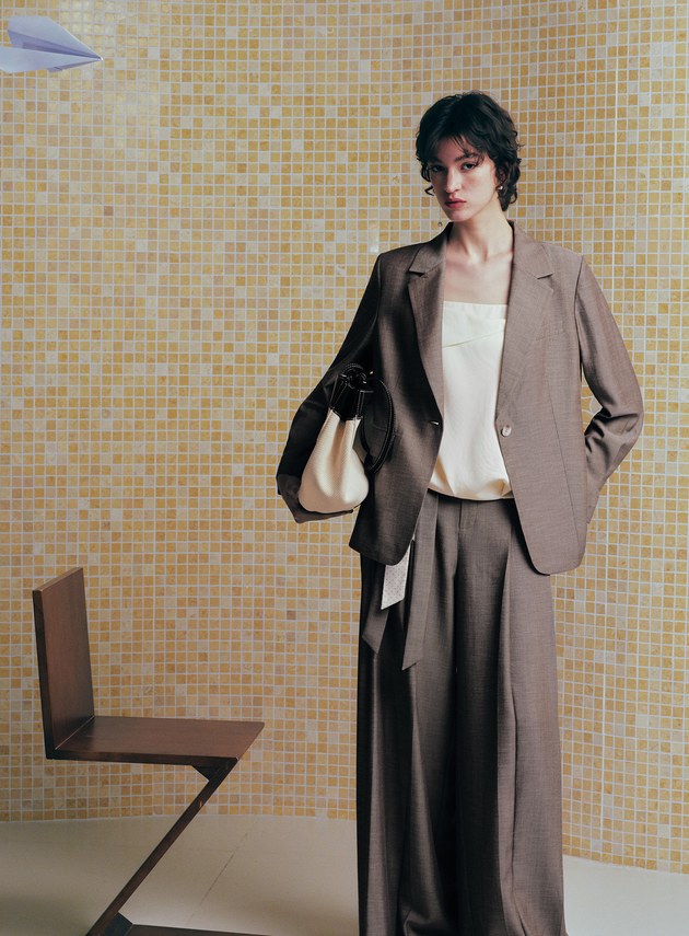 垂墜感不對稱西裝外套