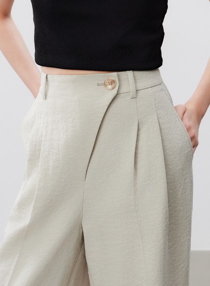 鬆弛感斜門襟垂順闊腿褲