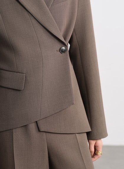 挺廓感不對稱收腰西裝外套