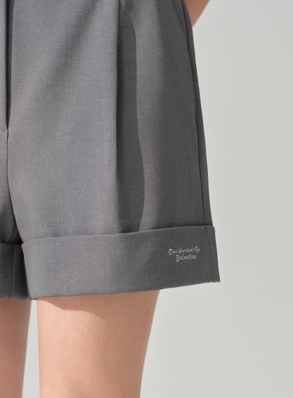 DISNEY｜刺繡捲邊西裝短褲