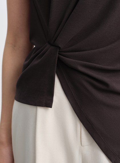 不對稱扭結短袖